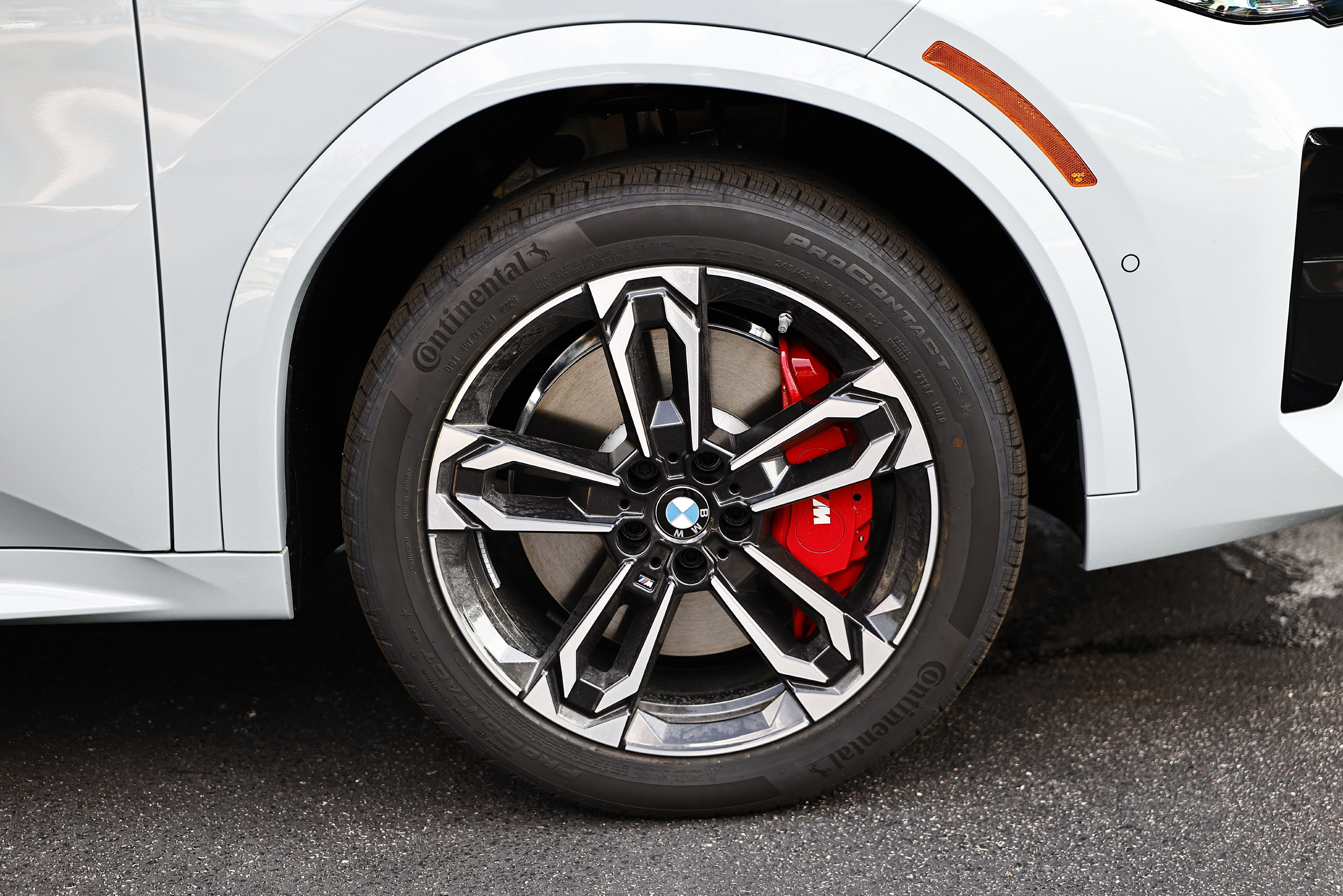 New 2027 BMW X2 xDrive28i AWD/4WD image 9