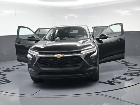 Used 2026 Chevrolet Trax LS w/ LS Convenience Package FWD image 21