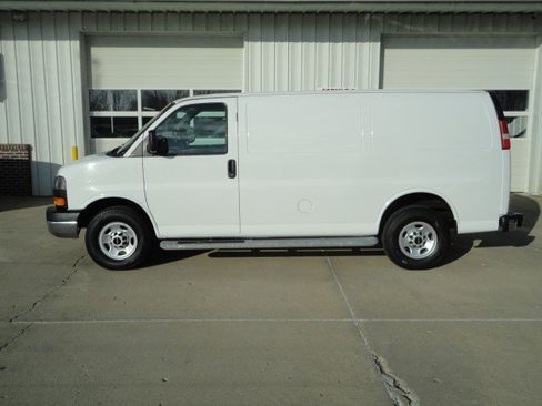 Used 2015 GMC Savana 2500 image 1