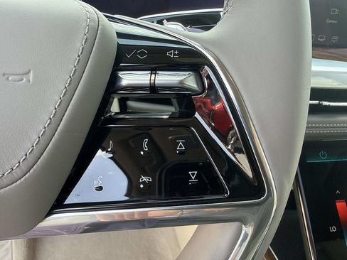 New 2026 Cadillac Escalade ESV Platinum Sport w/ LPO, Floor Liner Package AWD/4WD image 31