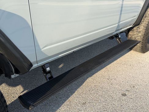 Used 2023 Ford Bronco Wildtrak image 15