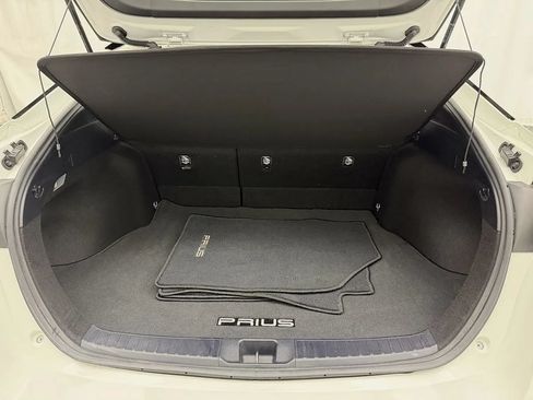 Used 2018 Toyota Prius Three Touring w/ Appearance Package FWD image 26