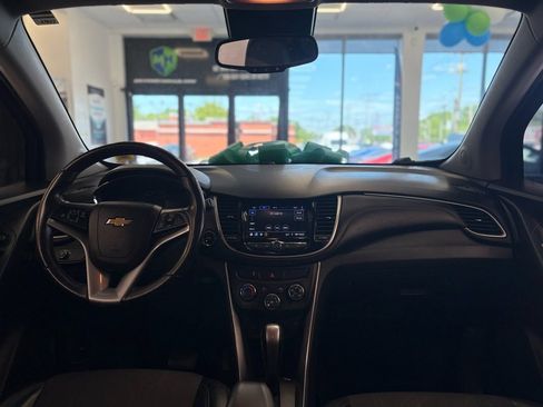 Used 2019 Chevrolet Trax LT w/ LT Convenience Package AWD/4WD image 15