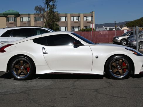 Used 2015 Nissan 370Z NISMO image 8
