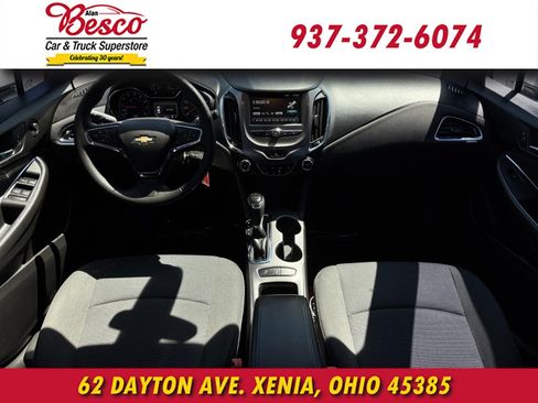 Used 2017 Chevrolet Cruze LT FWD image 8