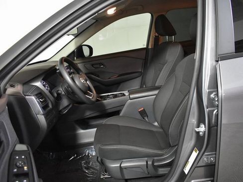 Used 2023 Nissan Rogue S image 11