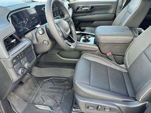 New 2025 Chevrolet Suburban Premier image 6