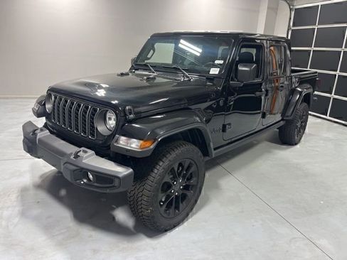 New 2025 Jeep Gladiator Nighthawk image 3