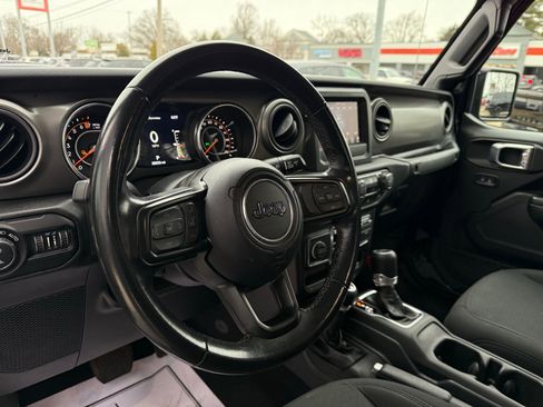 Used 2021 Jeep Gladiator Sport image 43
