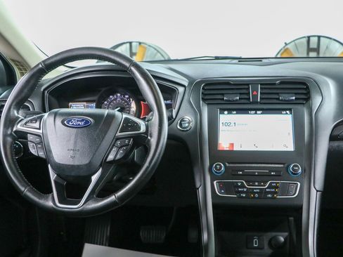 Used 2018 Ford Fusion SE w/ Equipment Group 201A FWD image 17