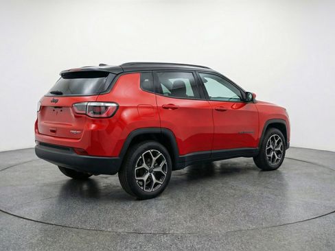 Used 2025 Jeep Compass Limited AWD/4WD image 9