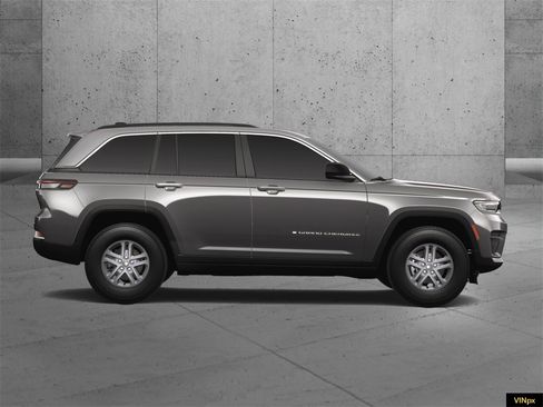 New 2025 Jeep Grand Cherokee Laredo image 9