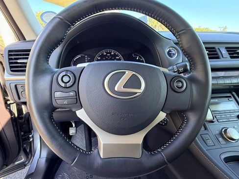 Used 2017 Lexus CT 200h image 29