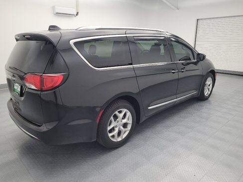 Used 2017 Chrysler Pacifica Touring-L Plus w/ Tire & Wheel Group FWD image 10