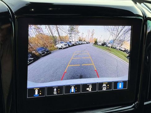 Used 2023 Chevrolet Traverse Premier image 5