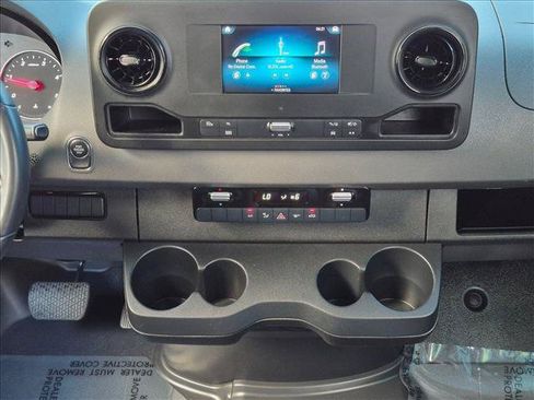 Used 2022 Mercedes-Benz Sprinter 2500 image 14