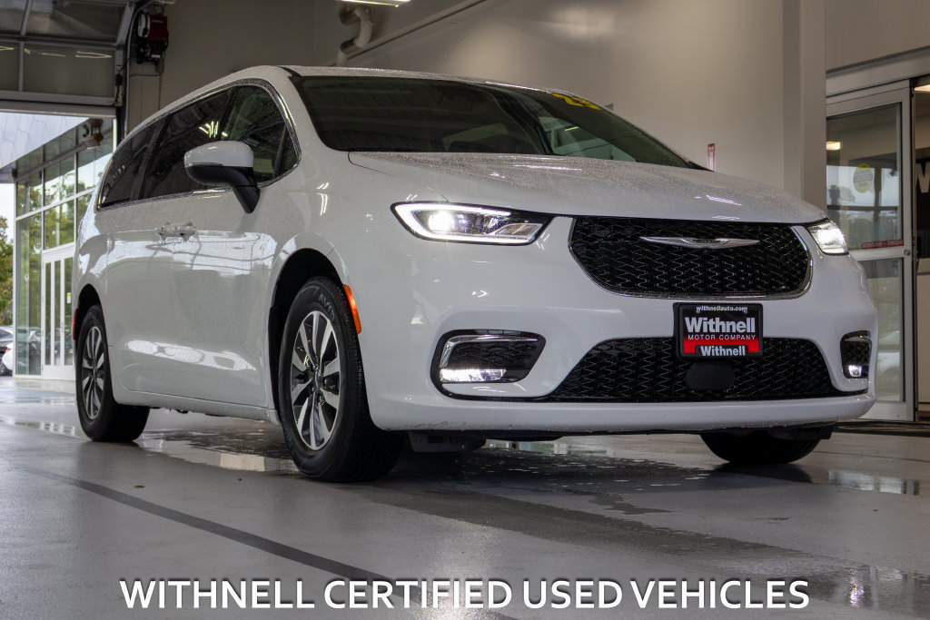 Used 2023 Chrysler Pacifica Touring-L FWD image 2