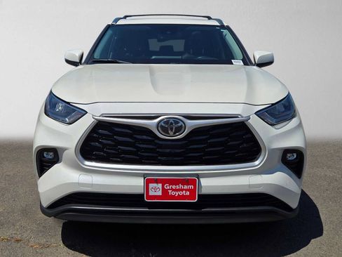 Used 2020 Toyota Highlander XLE AWD/4WD image 10