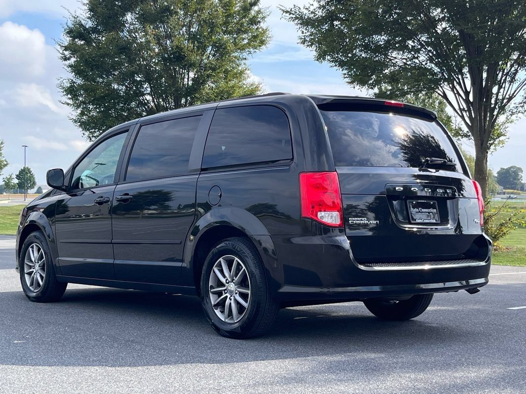 Used 2014 Dodge Grand Caravan R/T w/ Driver Convenience Group FWD image 6