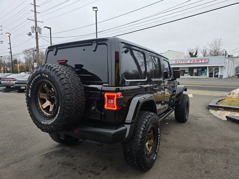 Used 2018 Jeep Wrangler Unlimited Sahara AWD/4WD image 3