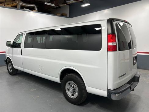 Used 2017 Chevrolet Express 3500 LT w/ LT Preferred Equipment Group RWD image 3