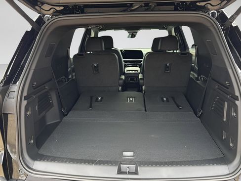 New 2026 Chevrolet Traverse LT w/ Midnight/Sport Edition AWD/4WD image 21