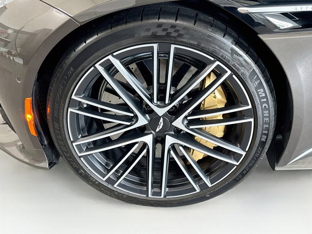 Used 2024 Aston Martin DB12 Coupe RWD image 37