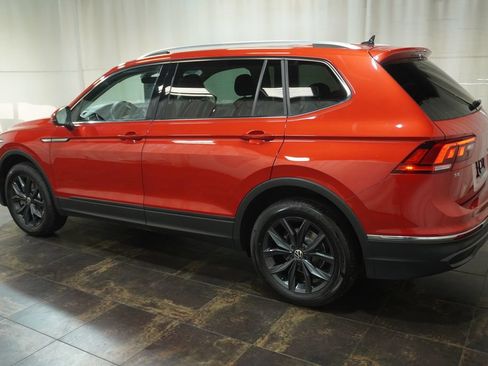 Certified 2024 Volkswagen Tiguan SE w/ Panoramic Sunroof Package AWD/4WD image 7