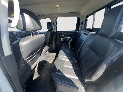 Used 2018 Nissan Titan SL w/ Chrome Package image 18