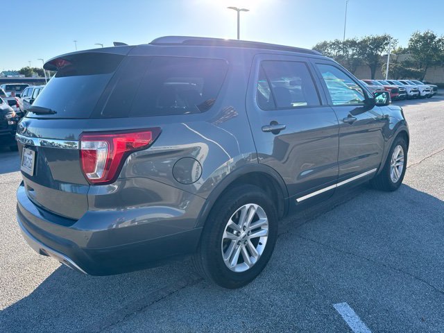Used 2016 Ford Explorer XLT w/ Equipment Group 202A FWD image 4
