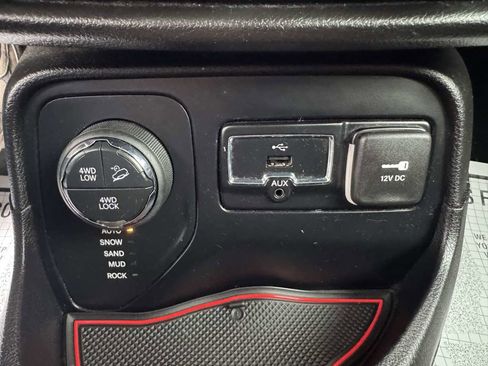 Used 2015 Jeep Renegade Trailhawk image 18