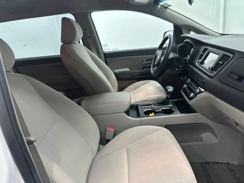 Used 2020 Kia Sedona LX FWD image 28