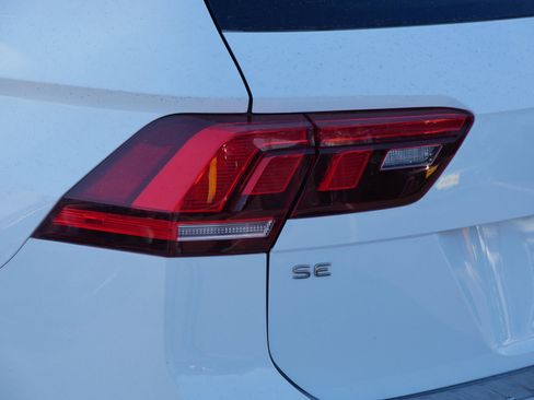 Used 2022 Volkswagen Tiguan SE image 17
