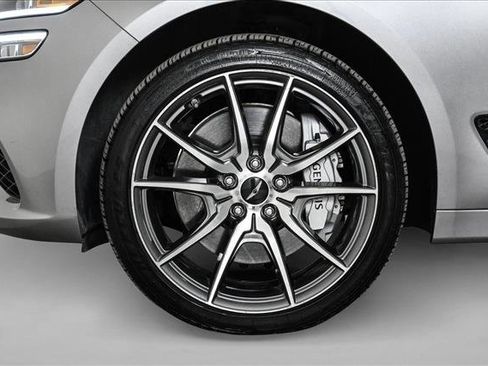 Used 2025 Genesis G70 2.5T image 24