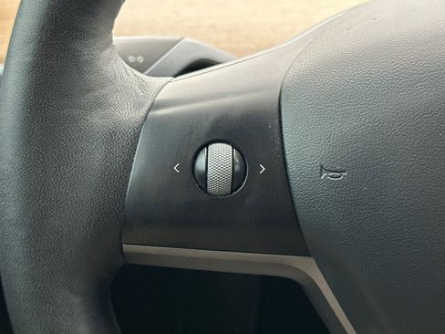 Used 2021 Tesla Model Y 2WD image 22