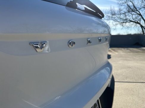 Certified 2025 Volvo XC40 B5 Plus image 36