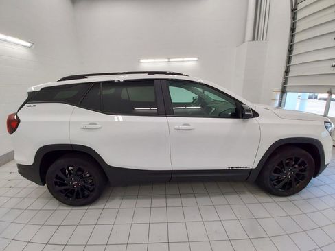 Used 2023 GMC Terrain SLE w/ Driver Convenience Package image 9