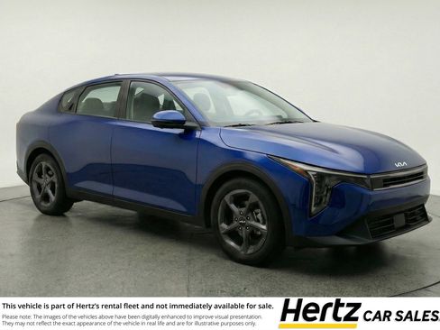 Used 2025 Kia K4 LXS image 1