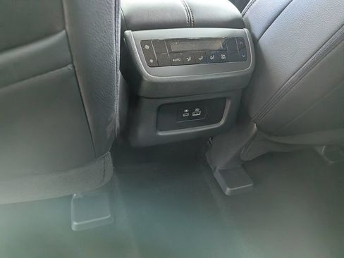 Used 2025 Nissan Pathfinder SV FWD image 38