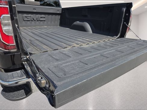 Used 2017 GMC Sierra 1500 SLT w/ SLT Premium Package AWD/4WD image 18