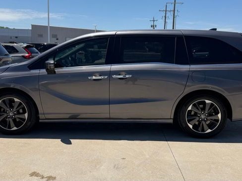 Used 2023 Honda Odyssey Elite image 2