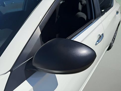 Used 2025 Nissan Altima 2.5 SV FWD image 24