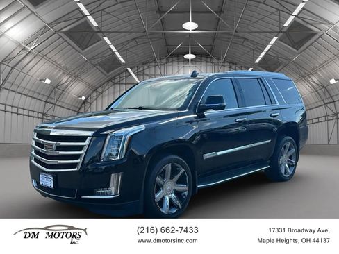Used 2015 Cadillac Escalade Luxury image 1
