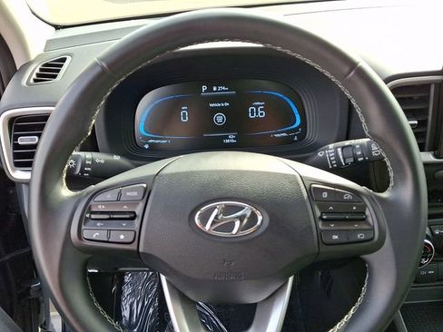 Used 2025 Hyundai Venue SEL image 22