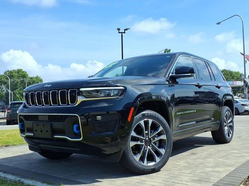 Used 2022 Jeep Grand Cherokee Overland w/ Advanced Protech Group III AWD/4WD image 5