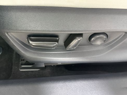 Used 2025 Toyota Camry XLE FWD image 22