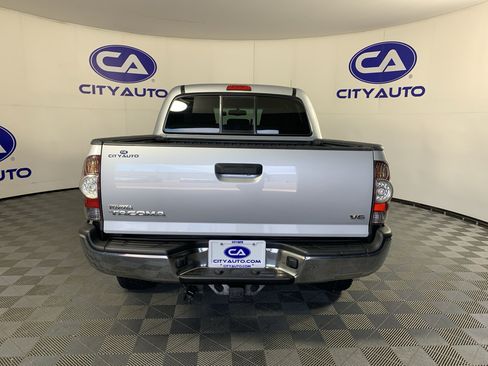 Used 2011 Toyota Tacoma 4x4 Double Cab w/ TRD Off-Road Pkg image 4