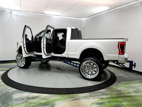 Used 2017 Ford F250 Platinum w/ Platinum Ultimate Package AWD/4WD image 12