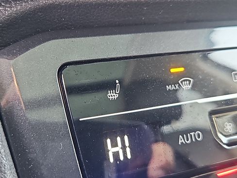 Certified 2023 Volkswagen Tiguan SE w/ Panoramic Sunroof Package image 12