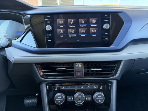 Used 2024 Volkswagen Taos SE w/ Panoramic Sunroof Package image 20